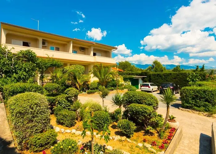 アパート Mande 1 *